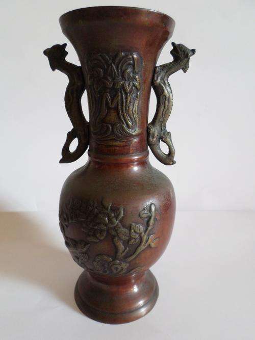 ANTIQUE CHINESE BRASS VASE WITH DRAGON HANDLES