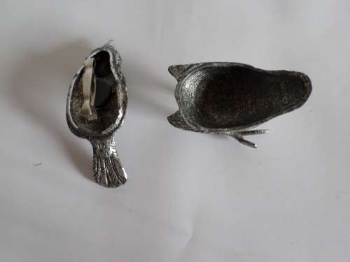 Florenza Bird pill box with tiny tongs. Excellent condition