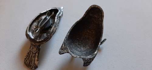 Florenza Bird pill box with tiny tongs. Excellent condition