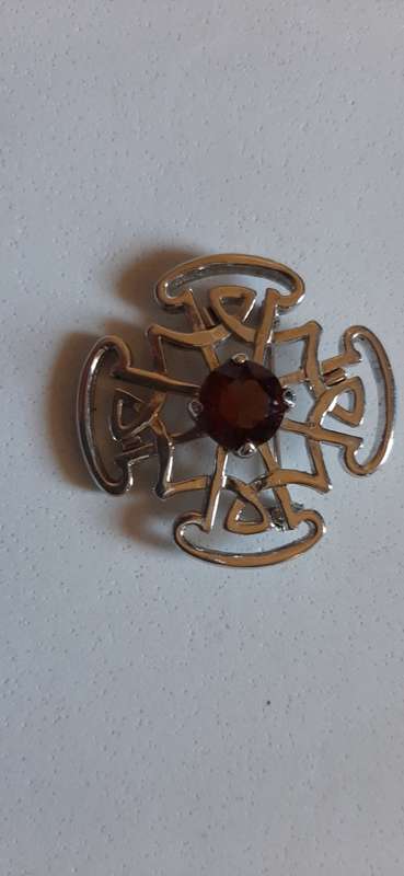 Vintage Brooch with centred stone