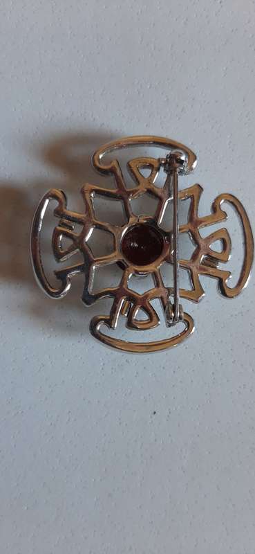 Vintage Brooch with centred stone