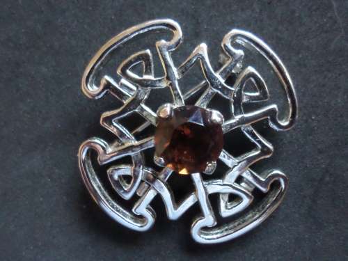 Vintage Brooch with centred stone
