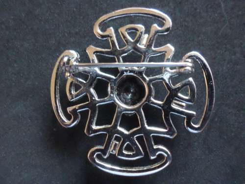 Vintage Brooch with centred stone