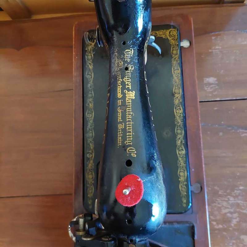 Singer Hand Sewing Machine with Case 1948
