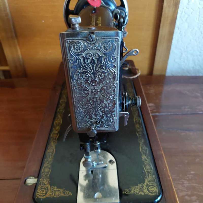 Singer Hand Sewing Machine with Case 1948