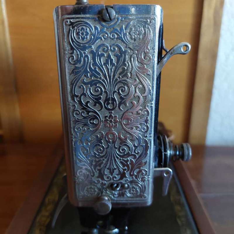 Singer Hand Sewing Machine with Case 1948