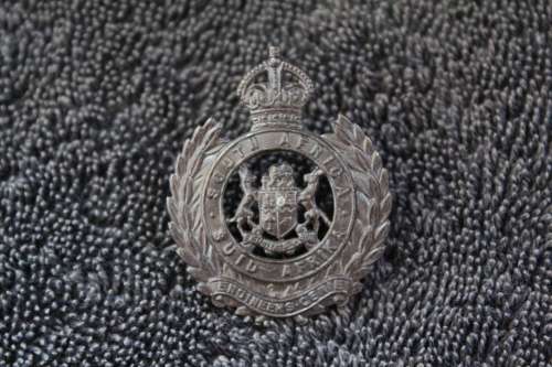 South Africa WW 2 SA Engineers Cap Badge