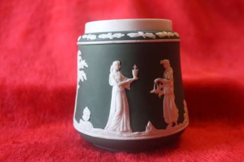 DARK OLIVE GREEN JASPERWARE WEDGWOOD ENGLAND 90mm