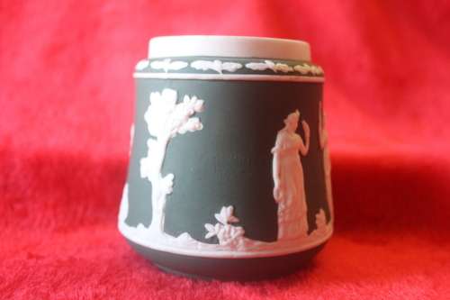 DARK OLIVE GREEN JASPERWARE WEDGWOOD ENGLAND 90mm