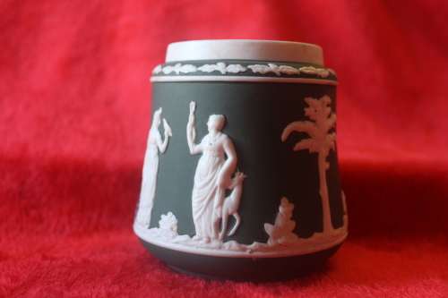 DARK OLIVE GREEN JASPERWARE WEDGWOOD ENGLAND 90mm