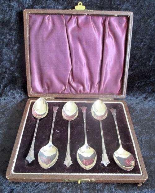 Hallmarked Delicate Silver Teaspoons,  William Davenport Birmingham circa 1911. Never used.