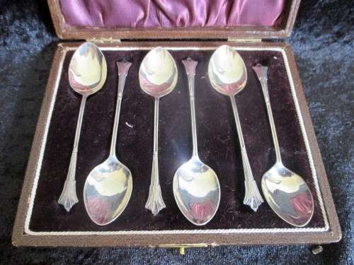 Hallmarked Delicate Silver Teaspoons,  William Davenport Birmingham circa 1911. Never used.