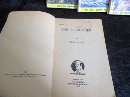 GERRIE RADLOF 4 x Oloff Die Seerower Eerste Publikasie/First Publications. Paper back/Sagte band