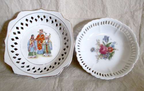 Two Lovely Porcelain Trinket Bowls with lacey rims. 140mm and 12,5mm diameter.