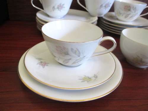 Rare Vintage PMR Bavaria Jaeger and Co. 20 piece Set. Six Trios, Sugar and Milk.