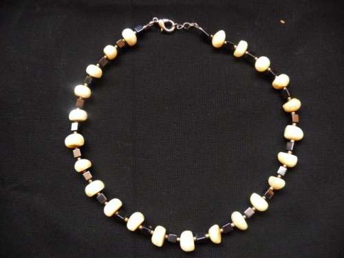 Vintage Faux Freshwater Pearls and Hematite Necklace. 40cm.