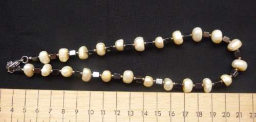 Vintage Faux Freshwater Pearls and Hematite Necklace. 40cm.