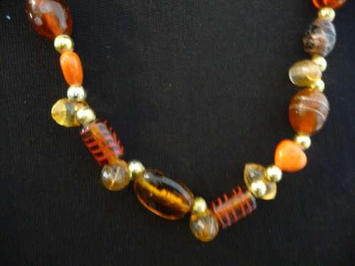 Lovely vintage Autumn coloured Beads Necklace. 60cm.