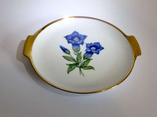 Pristine Kaiser Trinket plate Made in West Germany. 16,5 cm diameter.