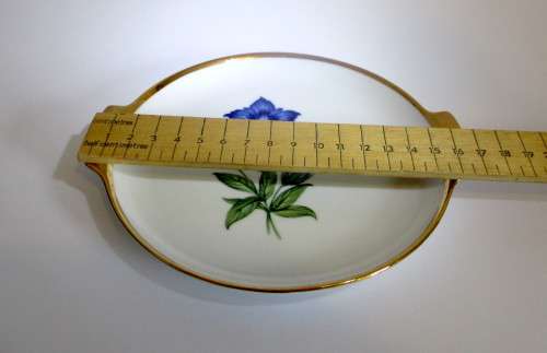 Pristine Kaiser Trinket plate Made in West Germany. 16,5 cm diameter.
