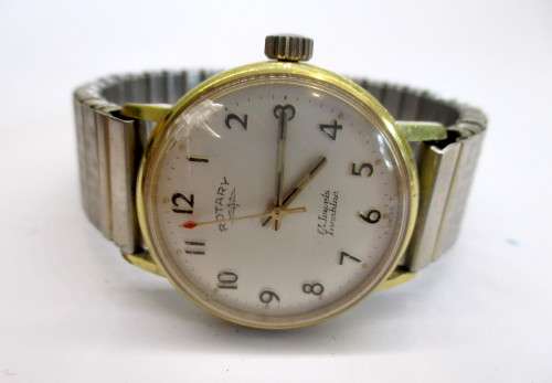 Vintage ROTARY 17 Jewels Incabloc Swiss Made Wrist Watch. Working, small crack on glass.