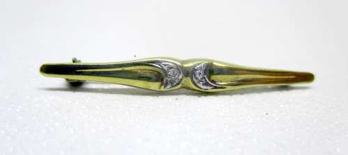 Vintage Gold and Diamond Baby Christening Brooch. 4cm. 1.9g