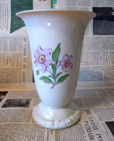 Gorgeous Large Antique H and Co Selb Bavaria Heinrich Hand Painted Vase.