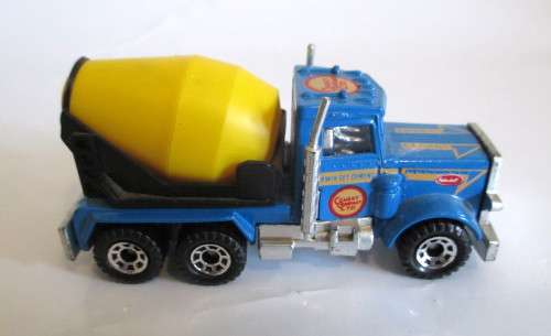 MATCHBOX Peterbilt . Blue and Yellow. Scale 1/80. 1981