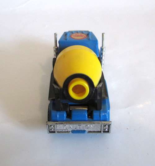 MATCHBOX Peterbilt . Blue and Yellow. Scale 1/80. 1981