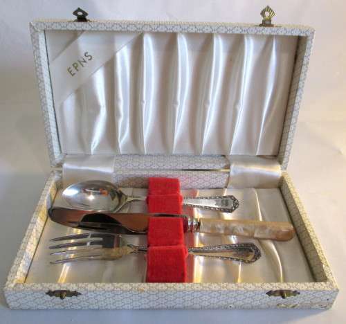 Vintage Keepsake Silverplate Toddler 3 Piece Feeding set. Engraved. Refer Knife handle and box.