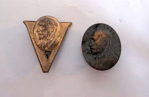 Pair of Smuts Badges, Election 1939 and Victory Badge Good Collection