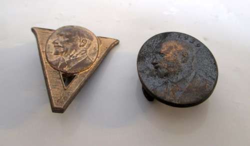 Pair of Smuts Badges, Election 1939 and Victory Badge Good Collection