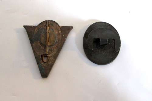 Pair of Smuts Badges, Election 1939 and Victory Badge Good Collection