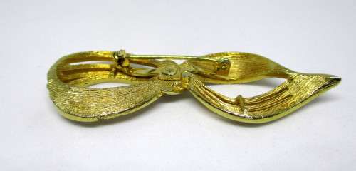 Vintage Classic Bow Gold Colored Brooch