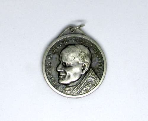 Johannes Paulus II Pontifex Maximus Pope Pendant. Vatican Rome on Reverse. Very Good Condition.