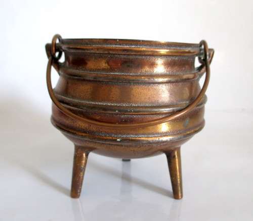Mini Falkirk Cast Iron Potjie. 7cm high. Copper coated.