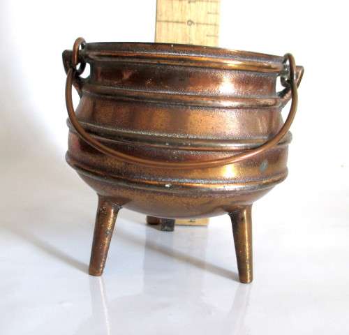 Mini Falkirk Cast Iron Potjie. 7cm high. Copper coated.