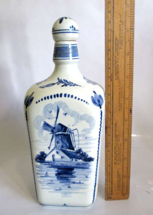 Vintage Delft Blauw De Kuypers's Distilleries Schiedam Holland Hand painted Decanter.