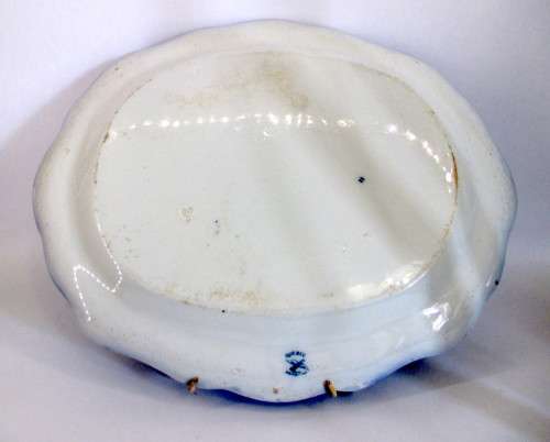 19th Century Rare Qubec England Semi Porcelain Flow Blue Large Oval Meat Serving Platter. 40cm diame