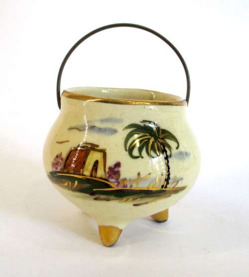 Vintage Porcelain `Drie Been Potjie` Majolica Souvenier