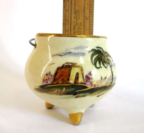 Vintage Porcelain `Drie Been Potjie` Majolica Souvenier