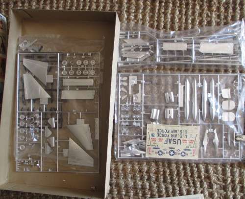RARE Vintage Tamiya 1:100 Scale Boeing B-52D Stratofortress Model Jet. Silver Finish. Sealed Bags.