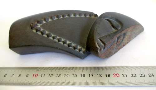 Quality Vintage Hand Carved African Stone Sculpture. 21cm high. 995g.