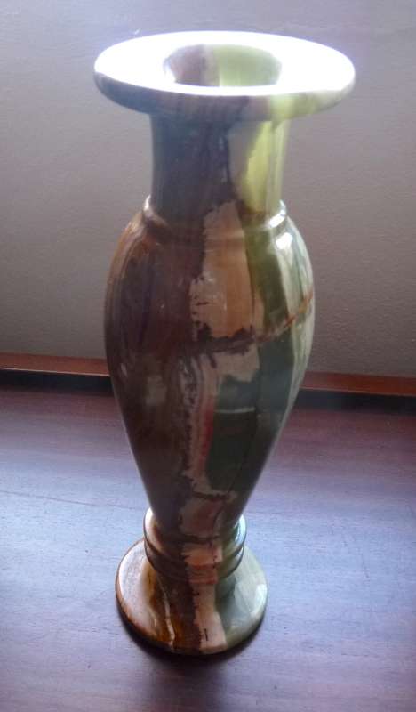 Absolute Stunning Heavy Natural Green and Brown Onyx Carved Flower/Bud Vase Stone. 25cm high