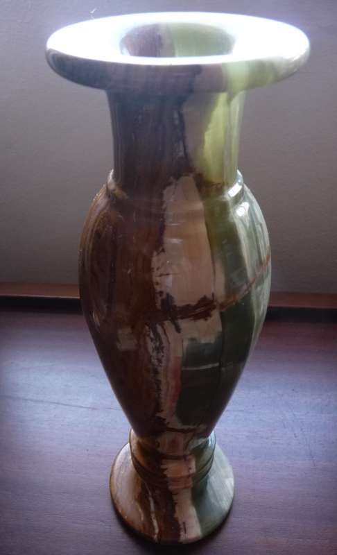 Absolute Stunning Heavy Natural Green and Brown Onyx Carved Flower/Bud Vase Stone. 25cm high
