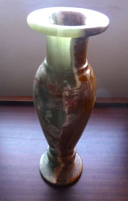 Absolute Stunning Heavy Natural Green and Brown Onyx Carved Flower/Bud Vase Stone. 25cm high