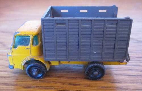 Vintage 1966 Matchbox Series No. 37 Cattle Truck and Cattle By Lesney