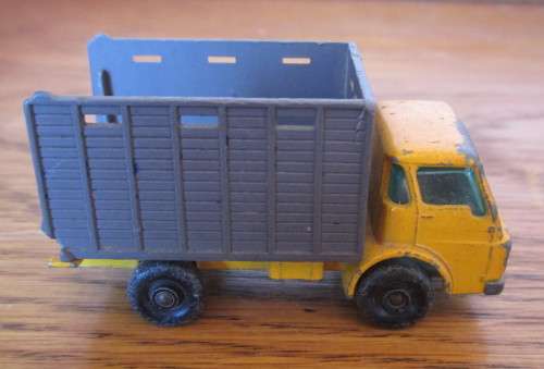 Vintage 1966 Matchbox Series No. 37 Cattle Truck and Cattle By Lesney