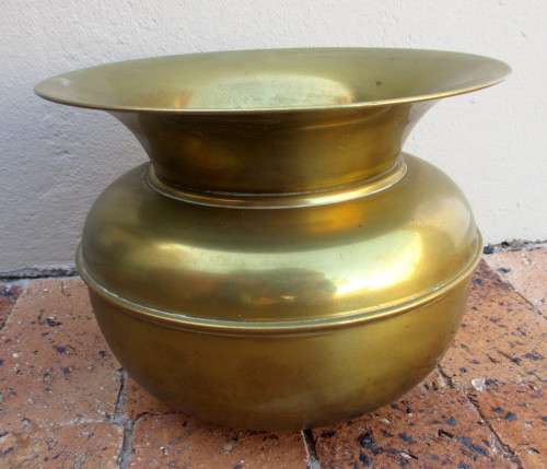Vintage Brass Round Flower Pot. Marked Lombard Made in England 20cm high.