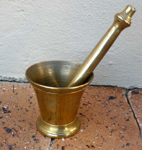 Vintage brass Mortar and pestle. 7cm hight 15 cm